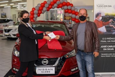 Nissan entrega Novo Versa 0 km para vencedor de campanha de pós-venda