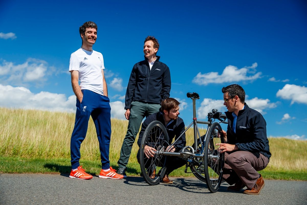 Nissan cria triciclo de titânio de vanguarda para o tricampeão paralímpico David Stone