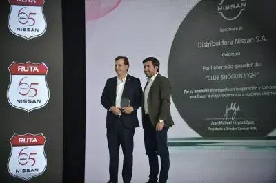 Dinissan Colombia celebrando el reconocimiento Club Shogun