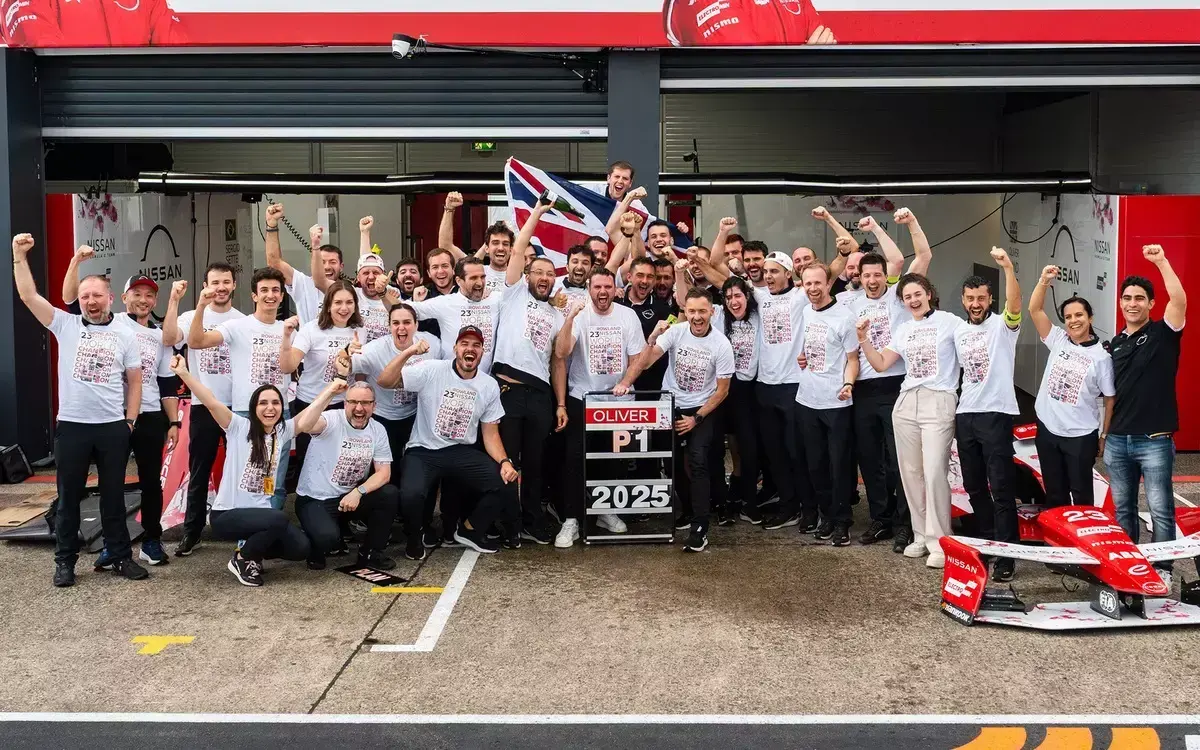 Celebración de título mundial de Fórmula E con Nissan
