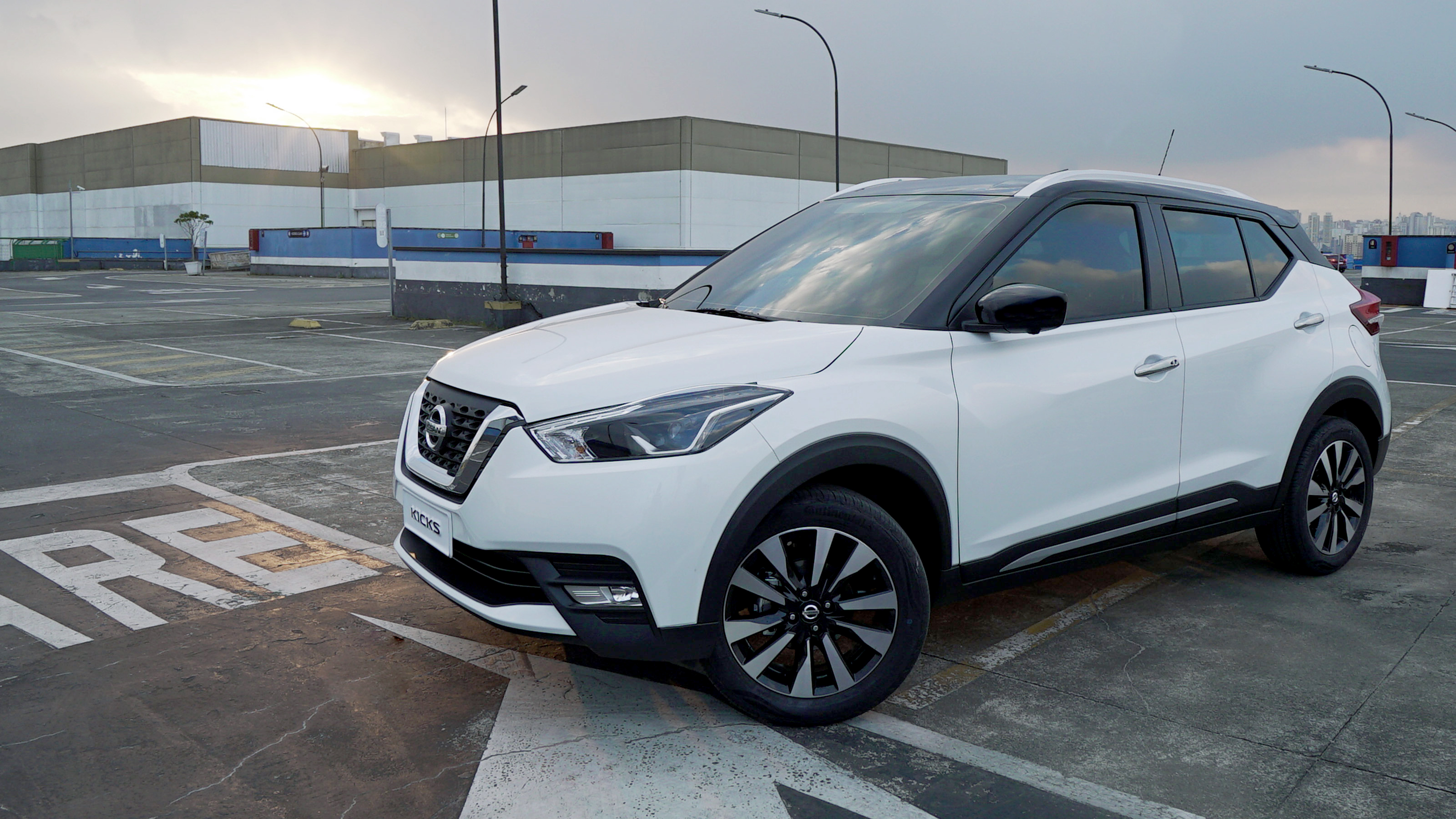Nissan Kicks blanco