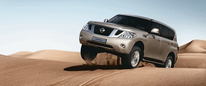 Nissan Patrol vista frontal, subiendo una montaña