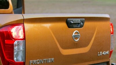 Frontier close-up alerón trasero