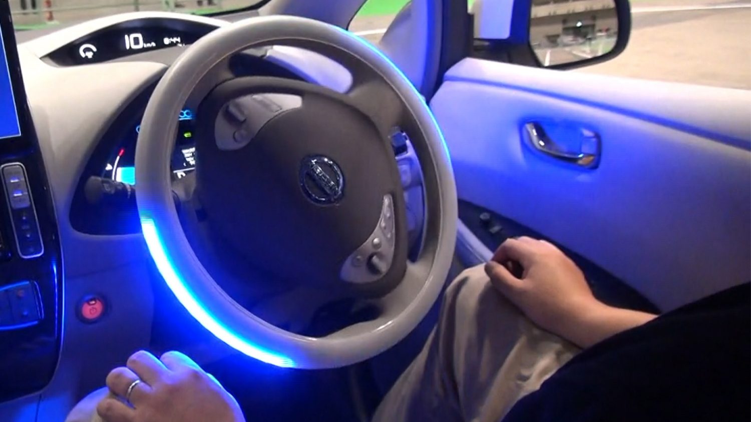 Світ Nissan — електромобіль —  передня панель