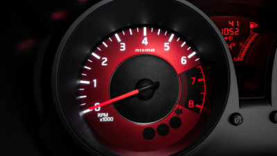Nissan JUKE NISMO RS — тахометр