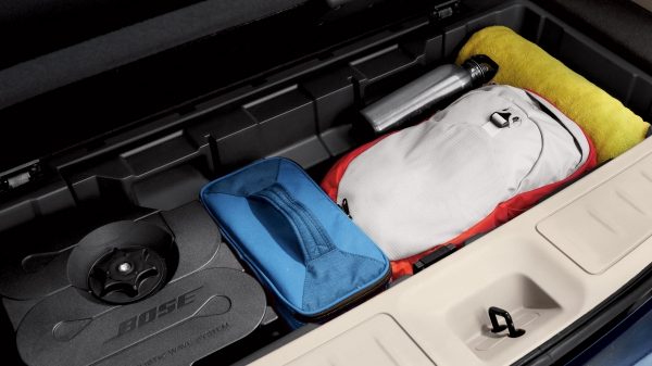Nissan Pathfinder under-floor storage