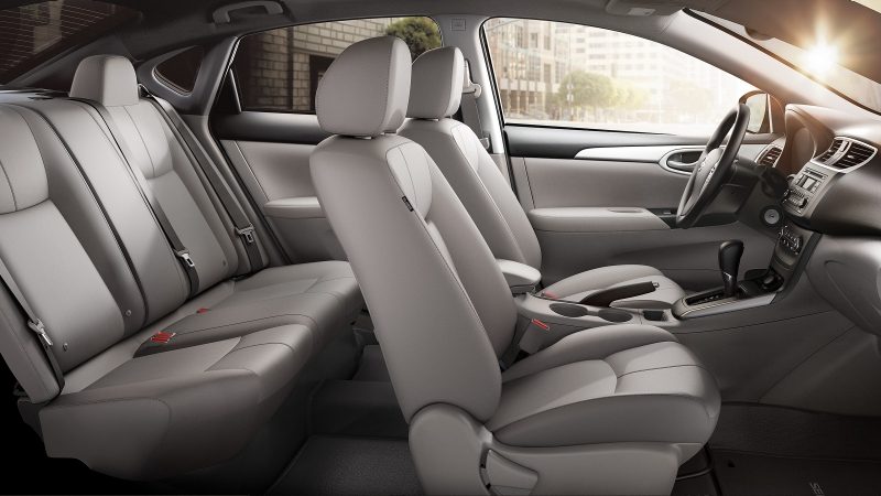 Interior del Nissan SENTRA