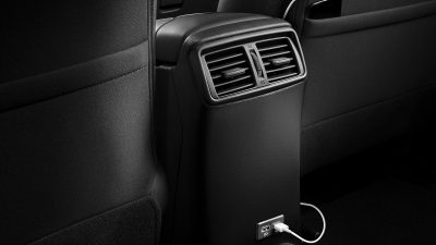 Зарядний пристрій із двома USB-портами для задніх сидінь Nissan X-TRAIL