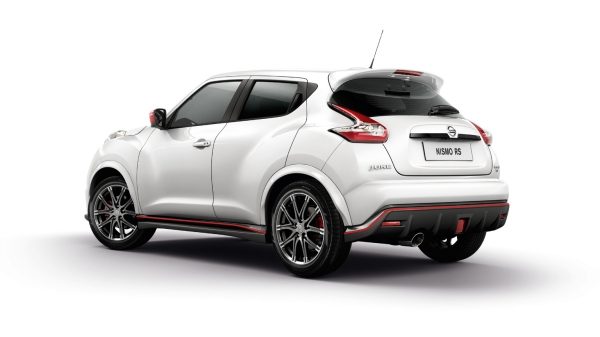 Модель Nissan JUKE NISMO RS білого кольору — червона смуга