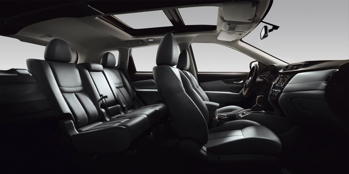Nissan X-TRAIL, інтер’єр крупним планом — м’який, ніби оксамит