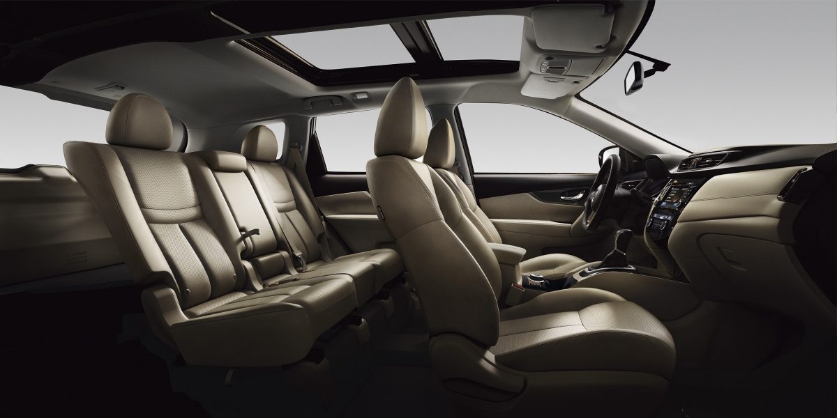 Nissan X-TRAIL, інтер’єр крупним планом — бежева шкіра