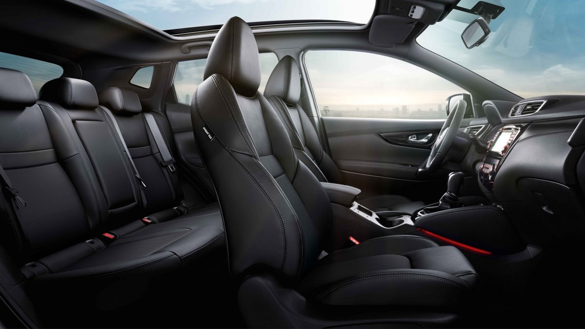 Qashqai Large interior - Plum Premium Nappa Leather Trim Monoform style seats