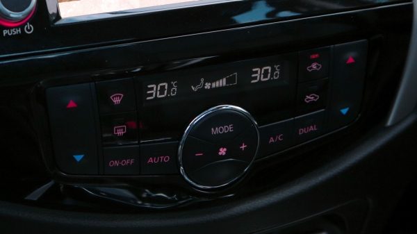 Frontier acercamiento de climatizador de doble zona con control de temperatura automático