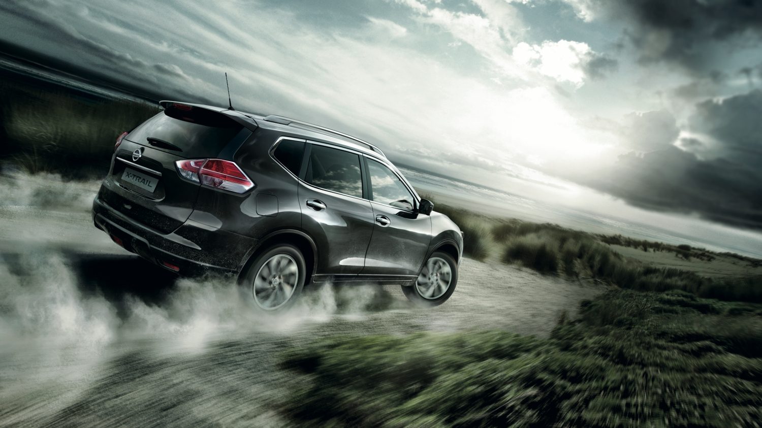 Nissan X-TRAIL — кросовер — вигляд збоку