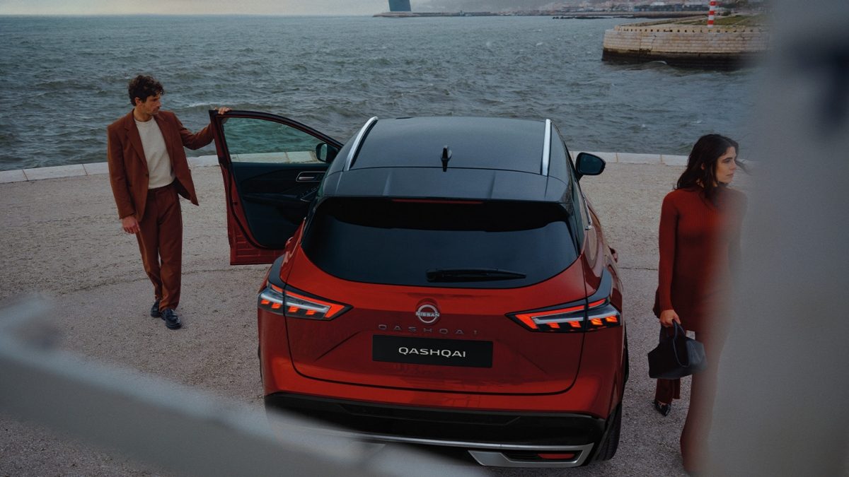 Nissan Qashqai e-Power top view parking shot in city - Hybrid SUV