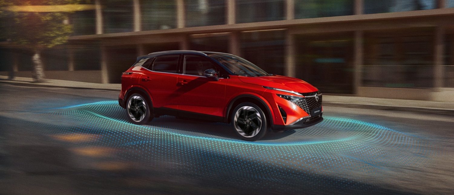 Nissan Qashqai e-Power driving shot in city - Hybrid SUV