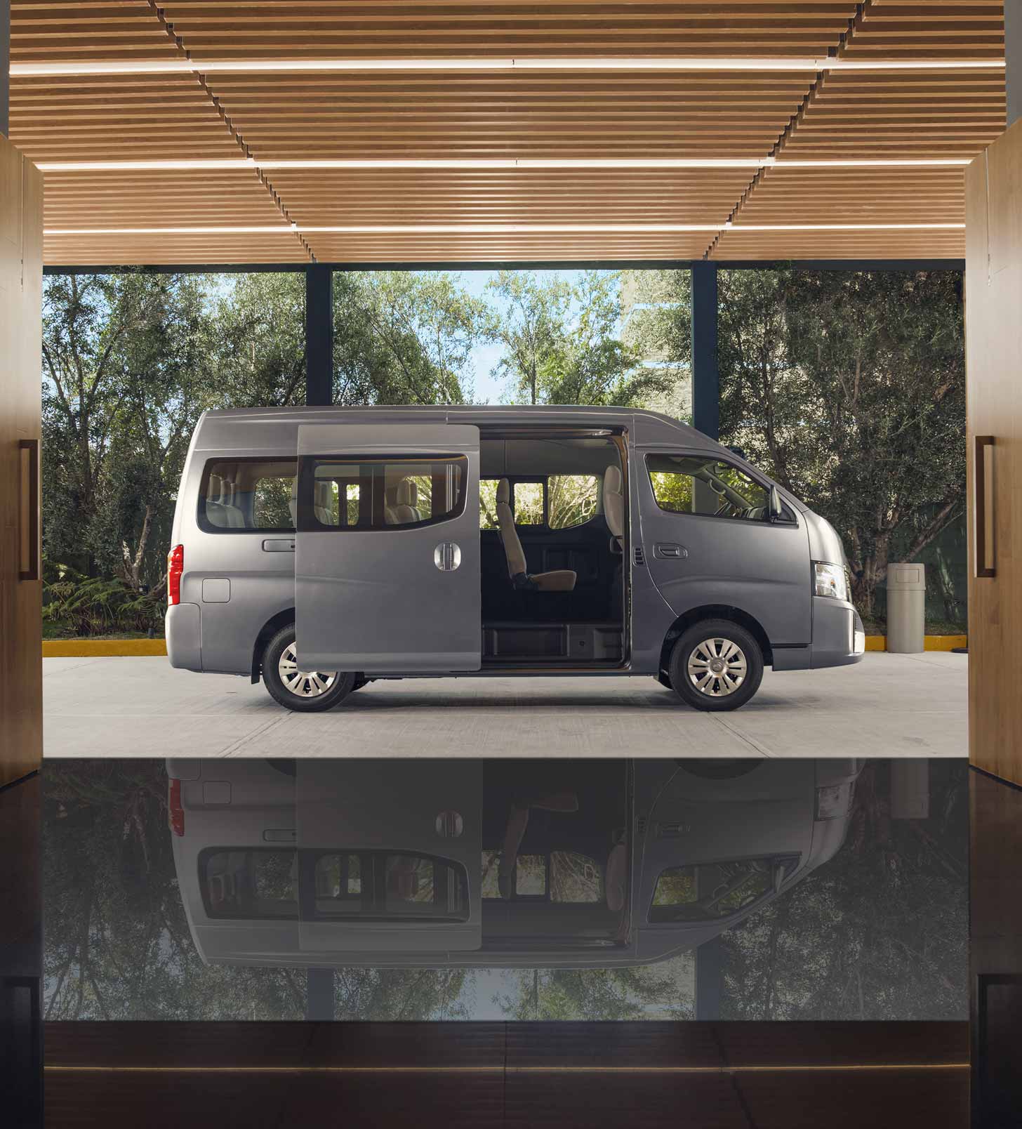 Diseño Interior de Nissan Urvan 2025 para pasajeros 