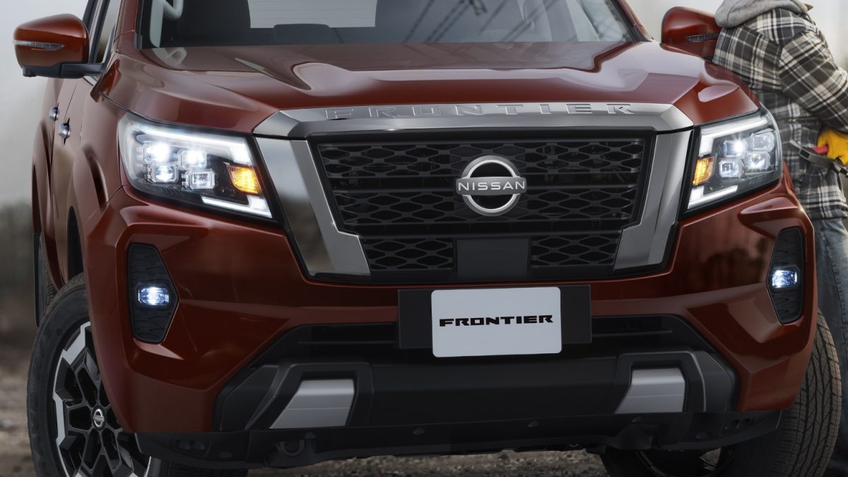 Los Faros LED de Nissan Frontier son perfectos para todo terreno