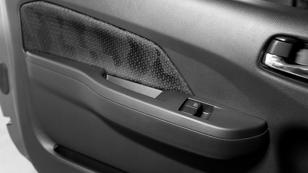 Volante y palanca forrados con piel