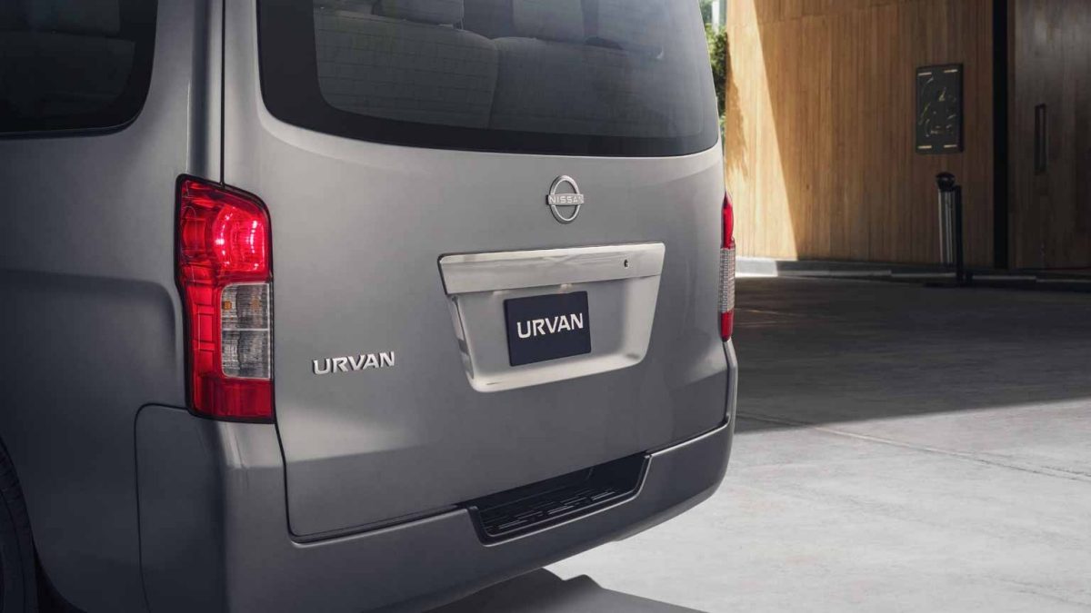 Nissan Urvan 2023 compuerta exterior treasera