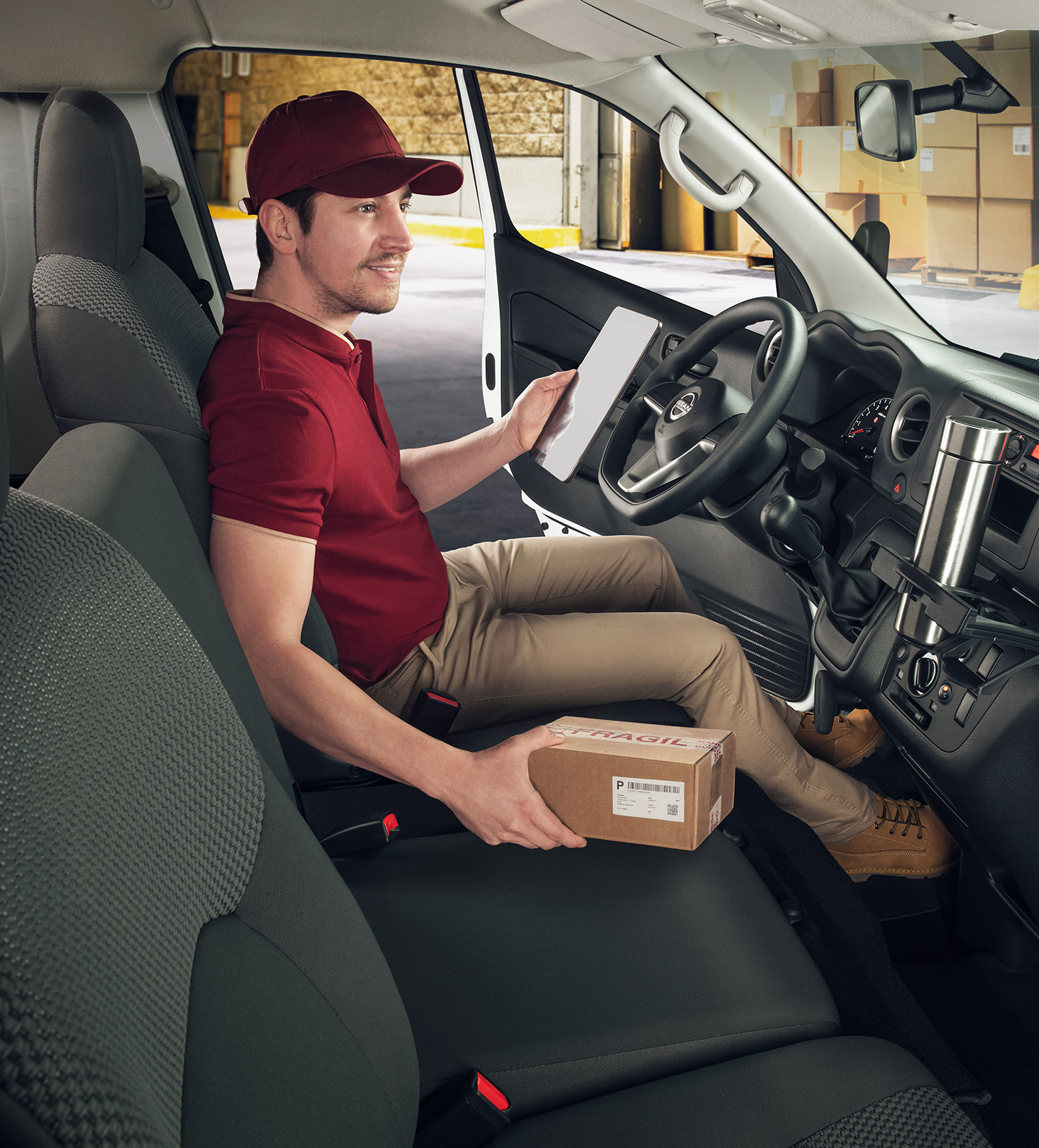 Diseño Interior de Nissan Urvan 2025 para tu negocio