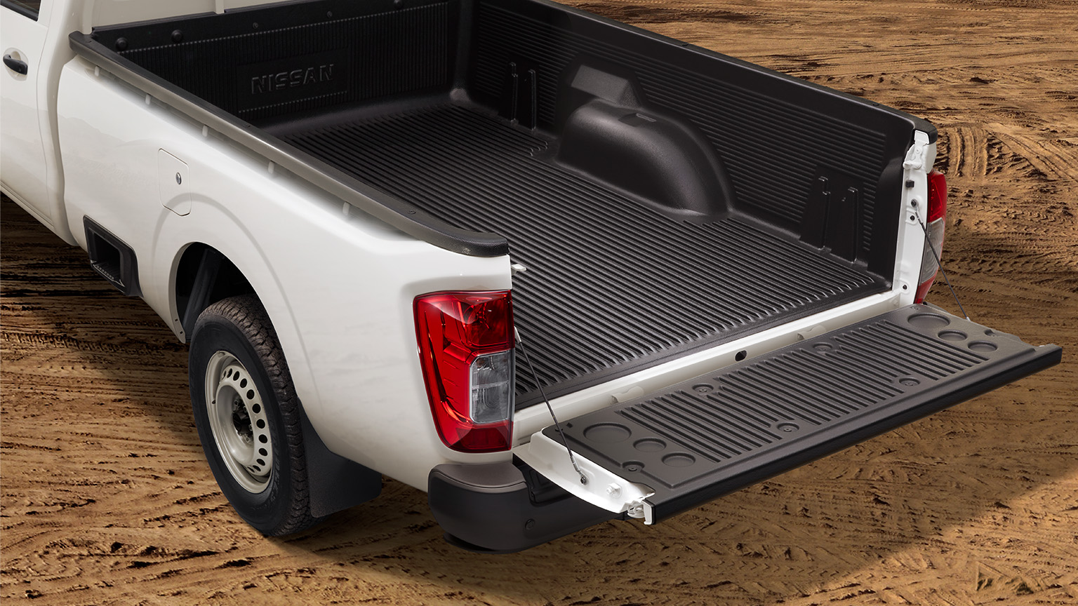 Vista de la caja de carga de Nissan NP300, con espacio y resistencia para llevarlo todo