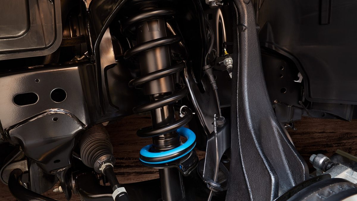 Detalle de amortiguadores de Nissan NP300, resistentes y adecuados a su espíritu imparable