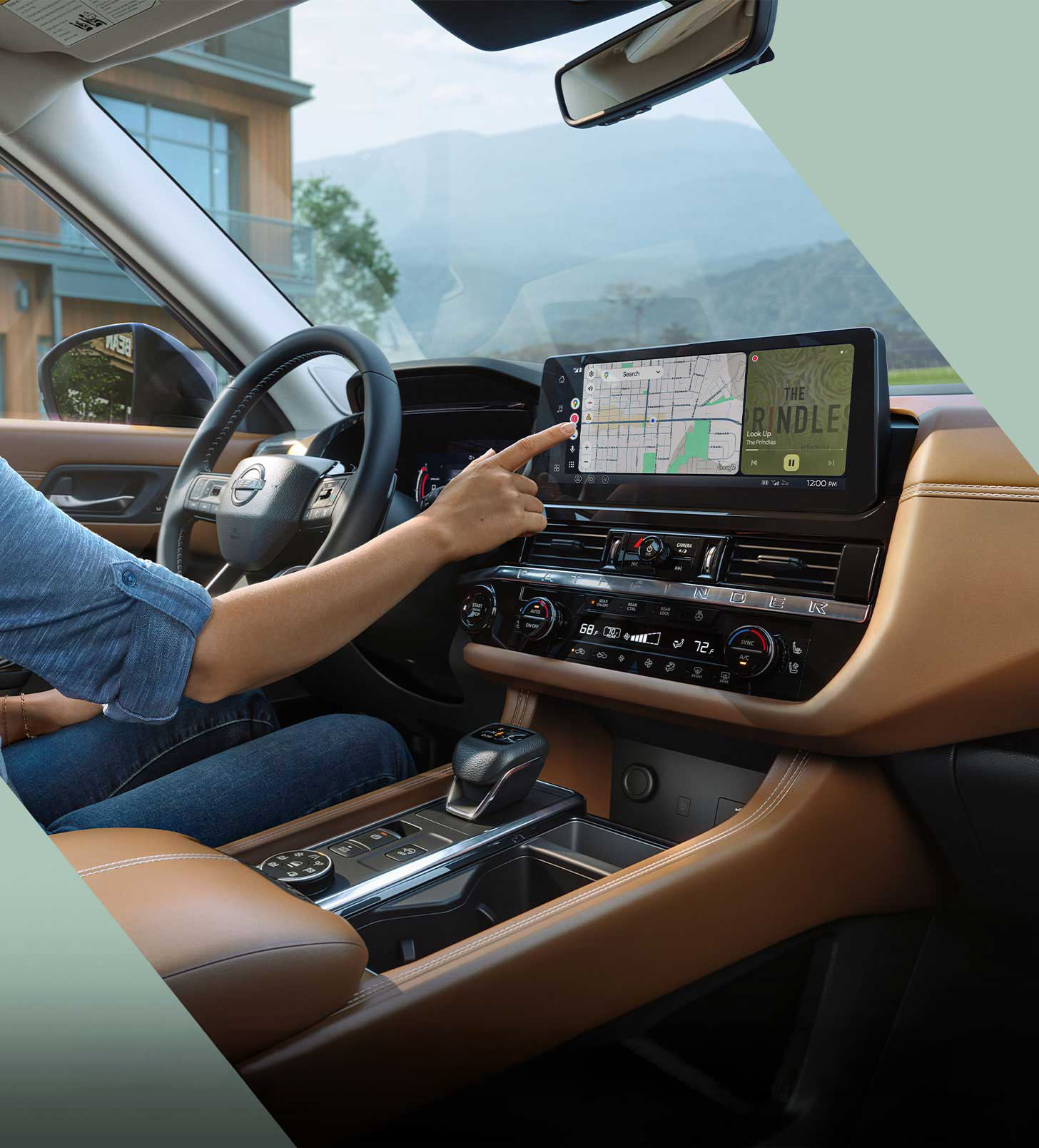 Manos al volante y consola central de Nissan Pathfinder 2026