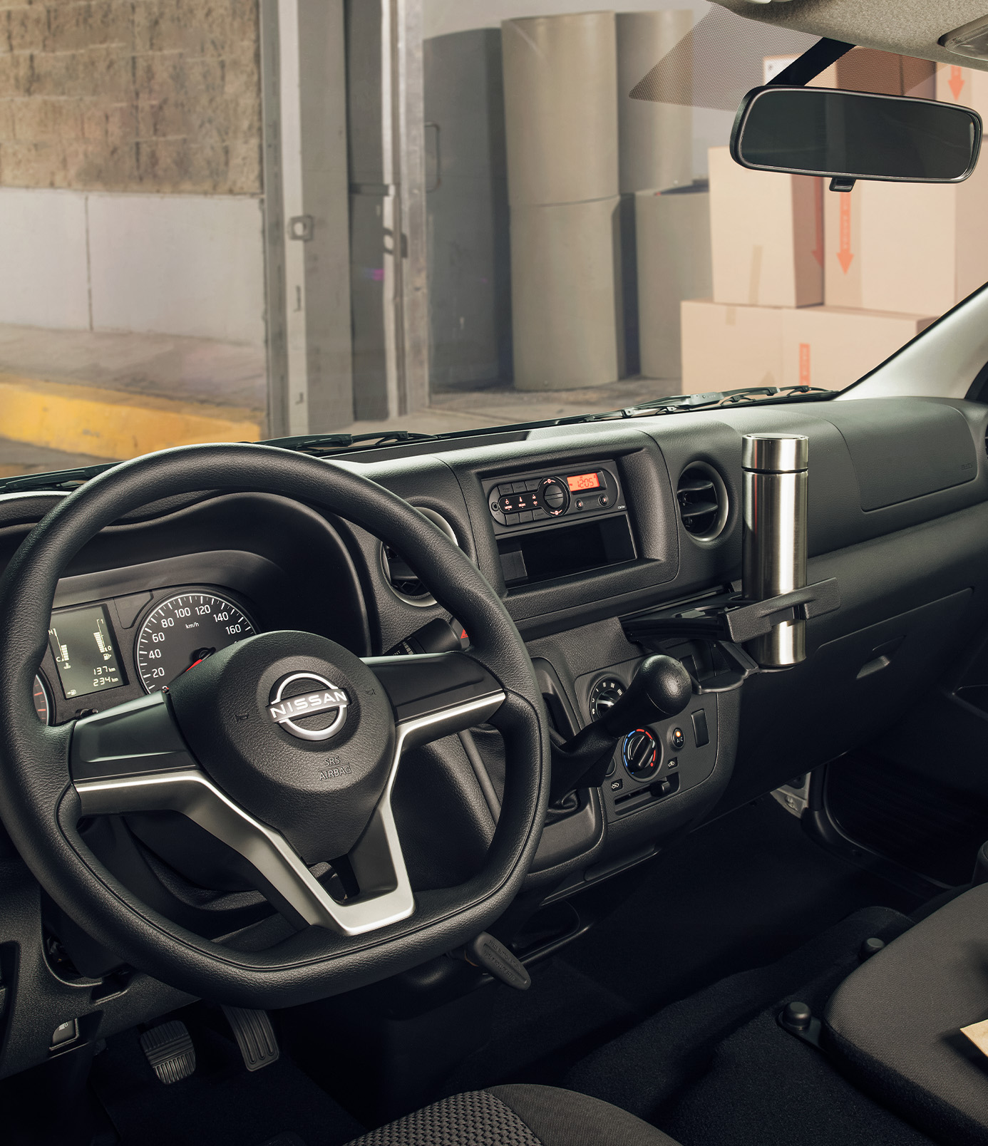 Diseño Interior de Nissan Urvan 2025 para tu negocio