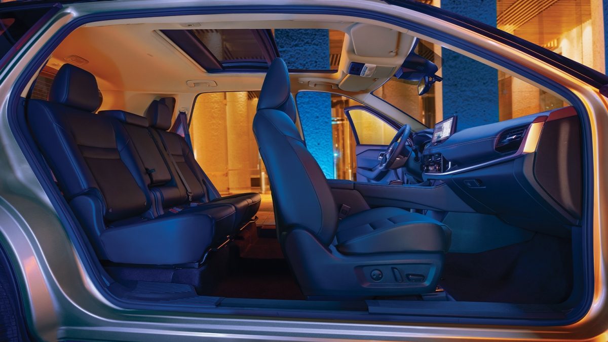Diseño interior de camioneta híbrida Nissan Xtrail ePower