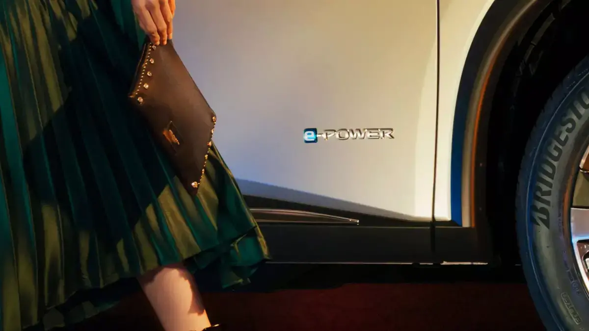 Emblema e-POWER en la camioneta Nissan Xtrail e-Power