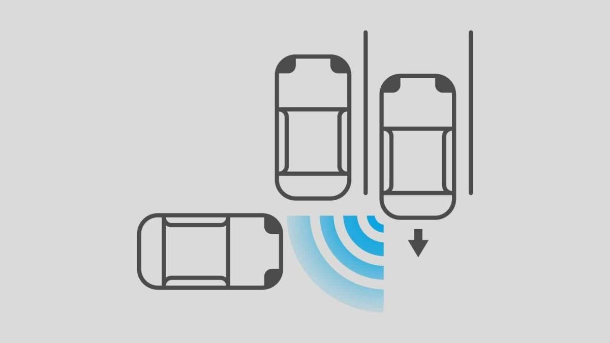 Nissan Qashqai Rear cross traffic alert illustration