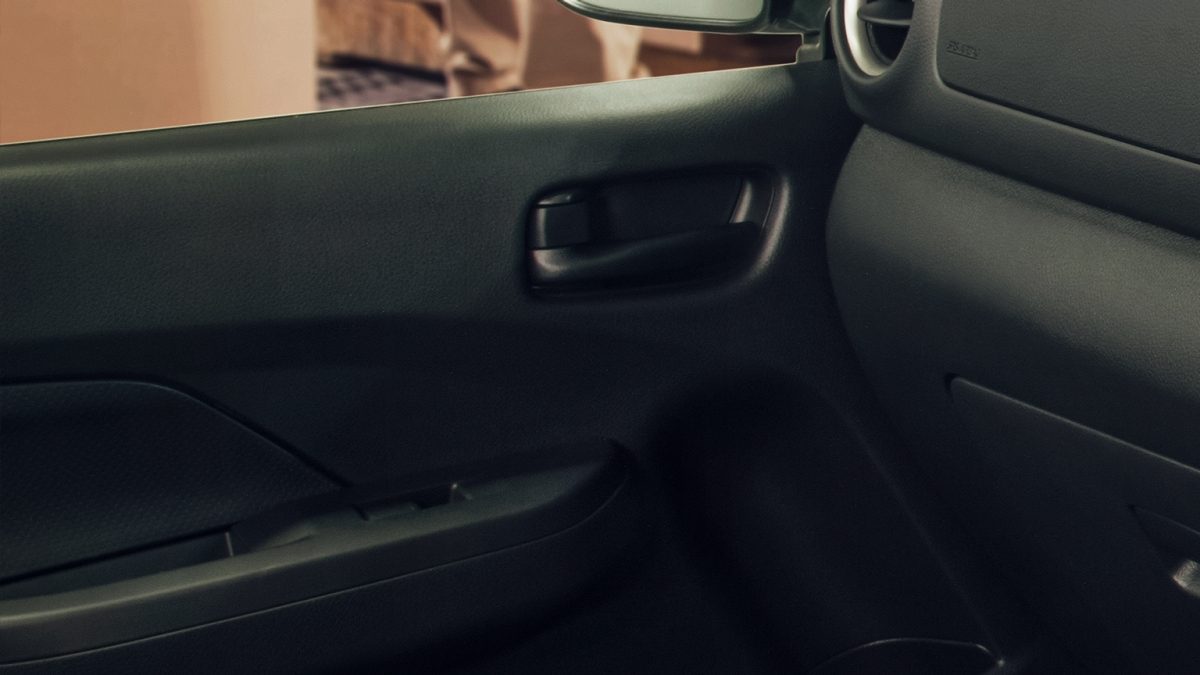 Volante y palanca forrados con piel