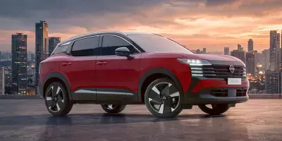 Vista lateral do SUV Nissan Kicks vermelho.