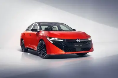 Nuevo Nissan Sentra 2026 en color rojo presentado en Colombia.