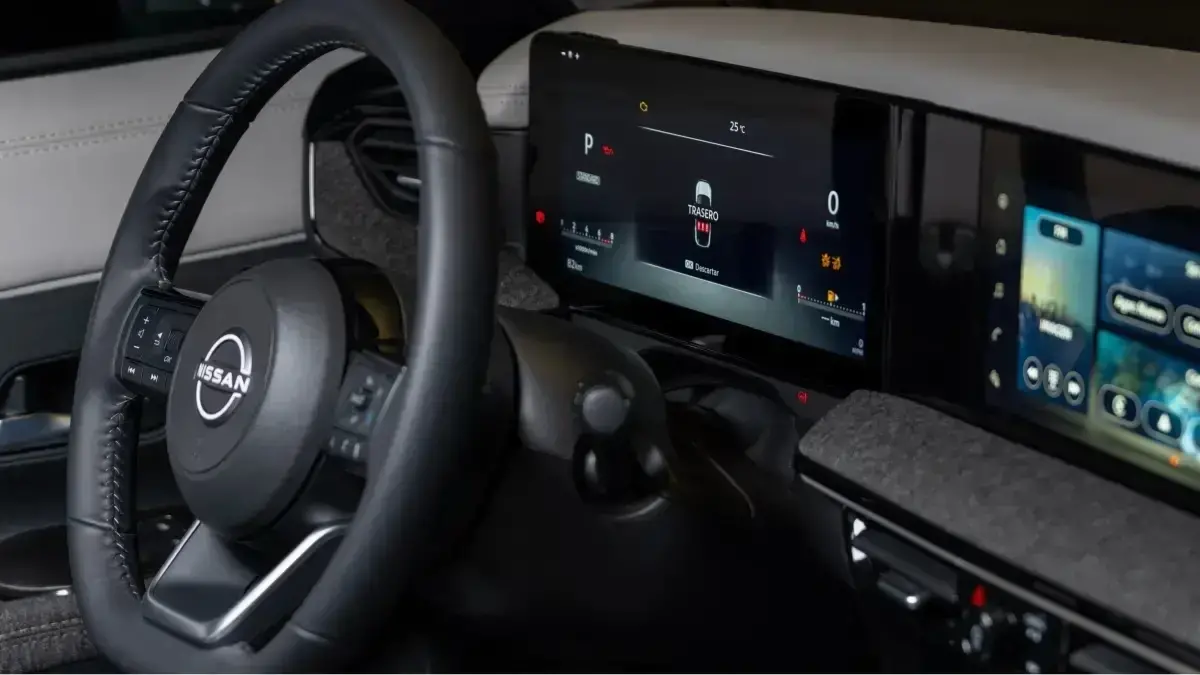 Tecnologías de seguridad Nissan en el interior de un vehículo