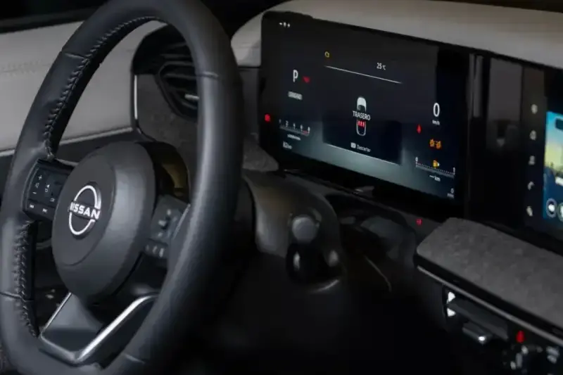 Tecnologías de seguridad Nissan en el interior de un vehículo