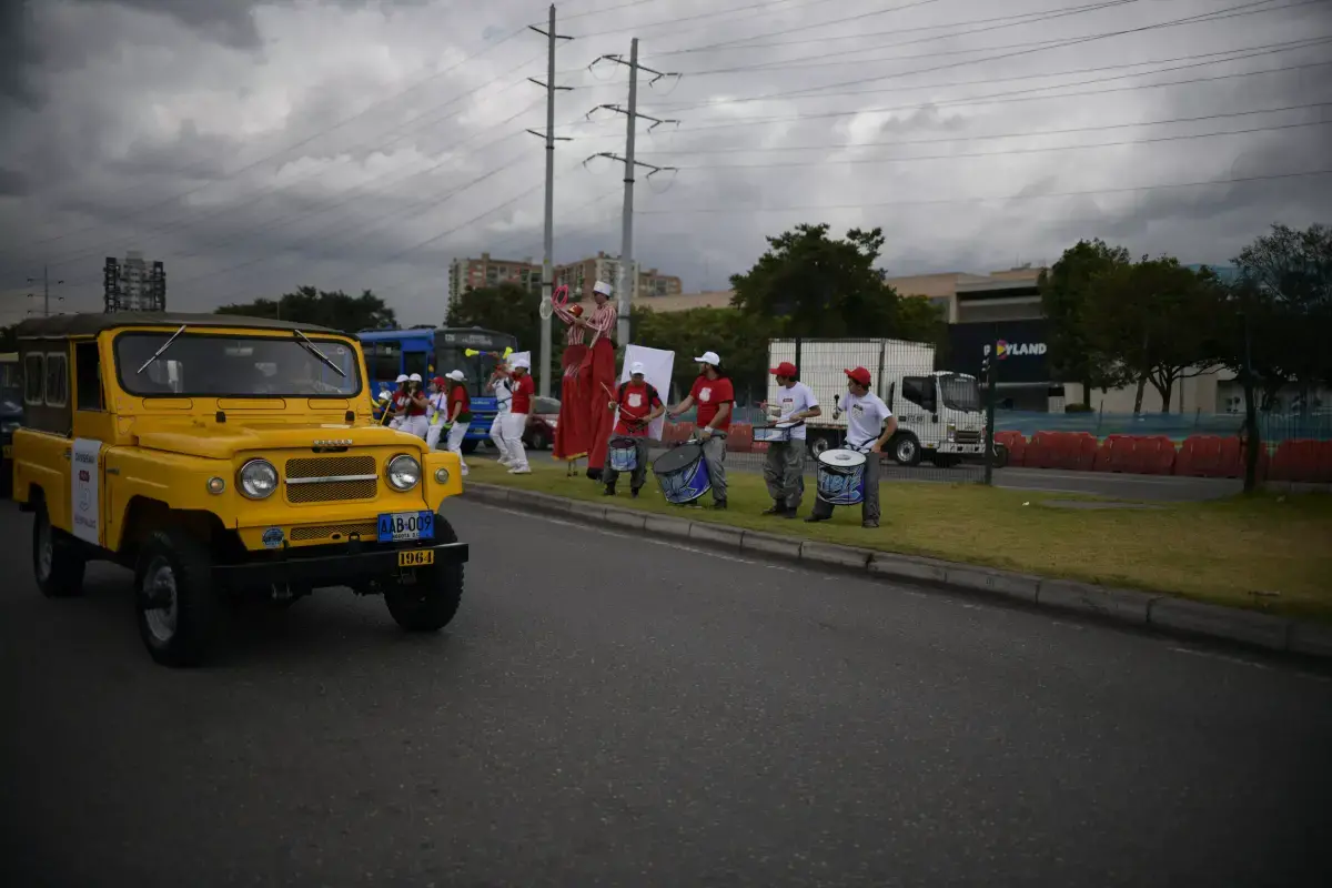 Nissan Patrol clásico y Nissan Frontier en la Ruta 65