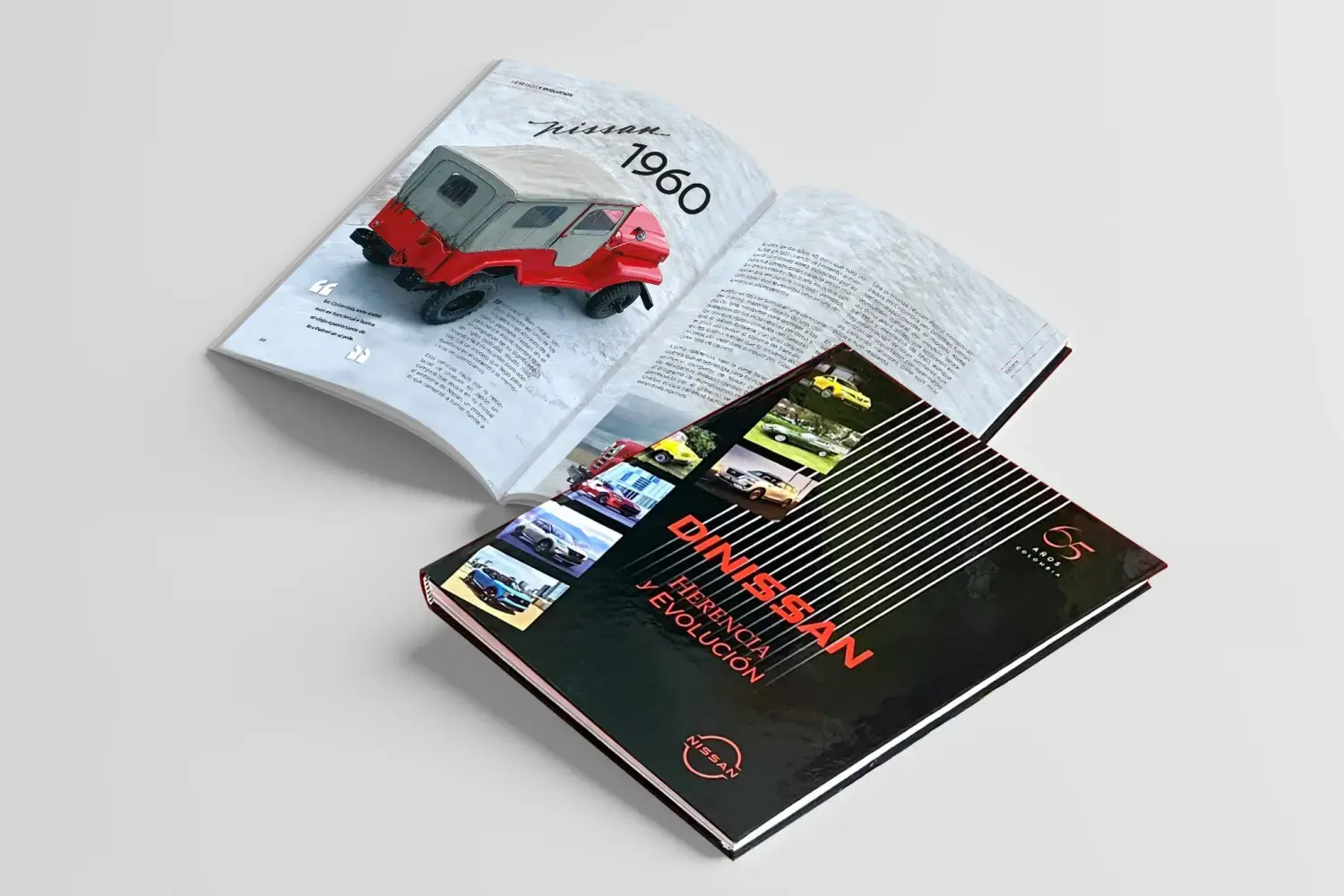 libro de los 65 años de Nissan en el Salón del Automóvil 2025