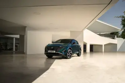 SUV Nissan Qashqai e-POWER en color azul 2025