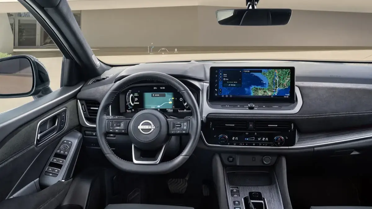 Tablero y centro de control del Nissan Qashqai e-POWER 2025