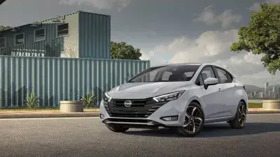 Nissan Versa 2025 con diseño moderno