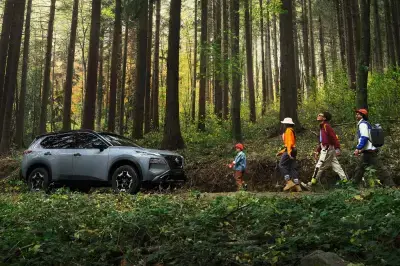 Movilidad sostenible en viaje con camioneta SUV Nissan
