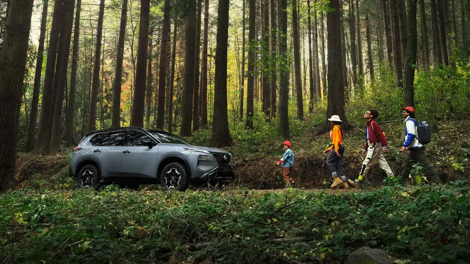 Movilidad sostenible en viaje con camioneta SUV Nissan