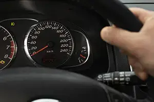 Indicadores del tablero de un carro utilizados para monitorear el estado del carro.