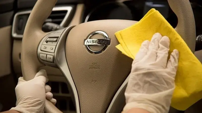 Nissan con técnicas correctas para proteger la pintura y conservar su valor.