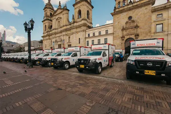 Modelo Nissan de autos de negocios utilizado para atención médica de emergencia