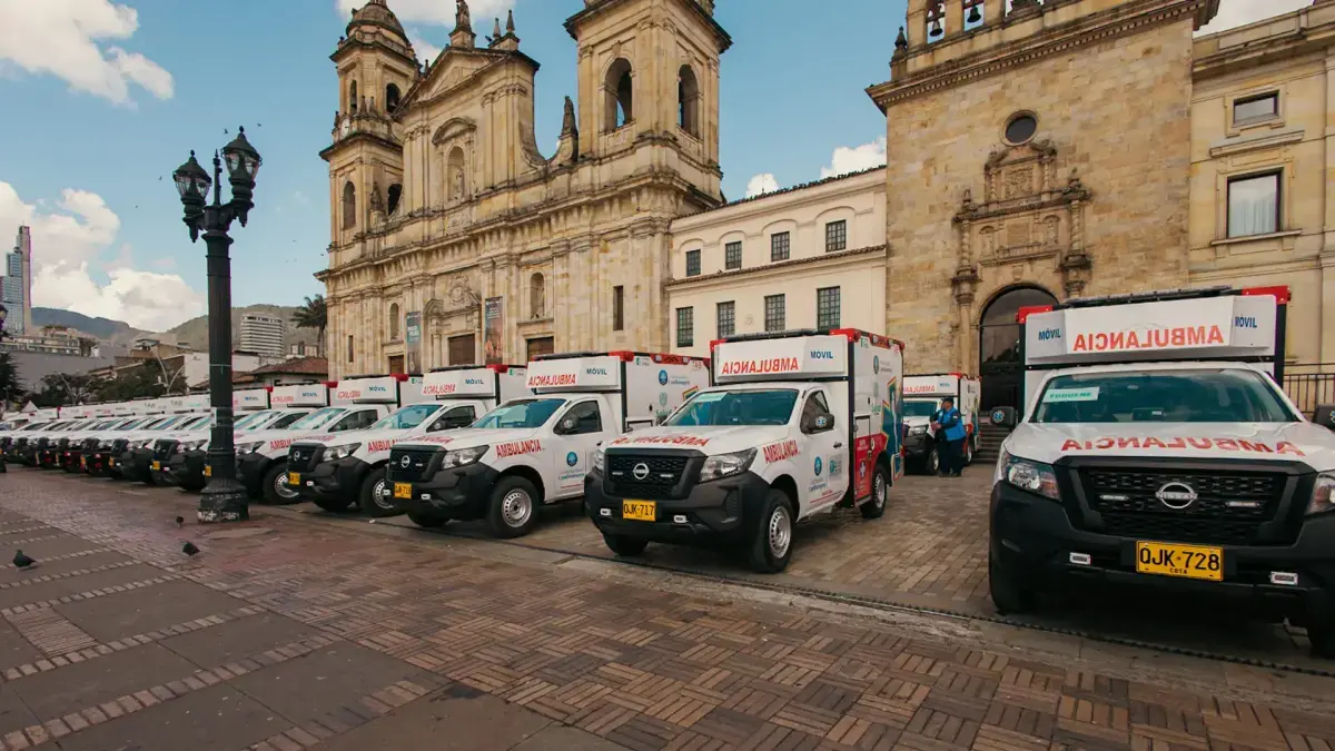 Modelo Nissan de autos de negocios utilizado para atención médica de emergencia