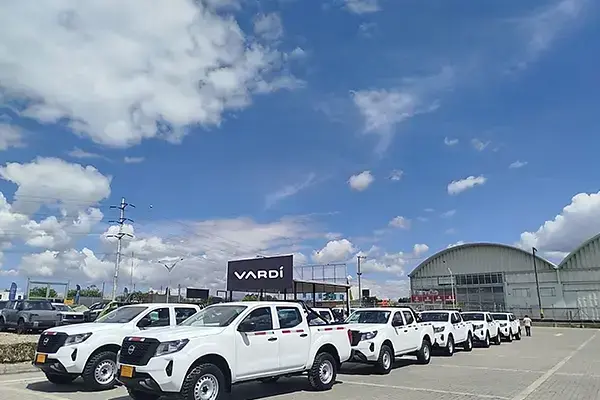 Autos de negocios 4x4 Nissan como flota en operación en Colombia