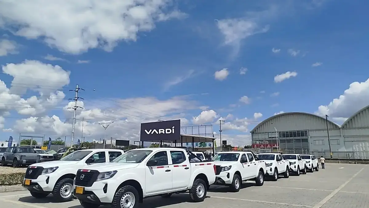 Autos de negocios 4x4 Nissan como flota en operación en Colombia